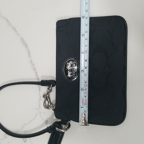 NWOT Coach Black Signature Canvas Wristlet - Picture 7 of 9
